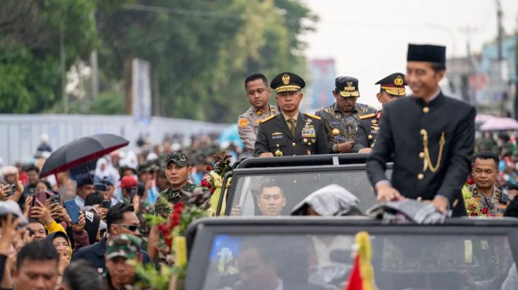 Penghormatan Panglima TNI dan Kapolri: Mengantar Kepulangan Jokowi ke Solo