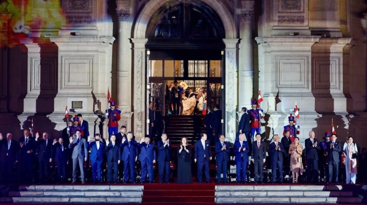 Hadiri Jamuan Santap Malam APEC, Presiden Prabowo Akrab dengan Sejumlah Pemimpin Dunia