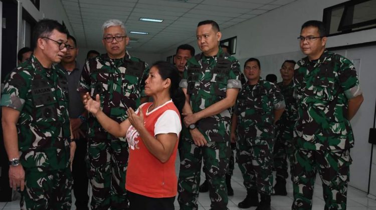 Pangdam I/BB Membesuk dan Pastikan Korban Keributan di Sibiru -Biru Mendapatkan Perawatan Terbaik di RST Putri Hijau Medan