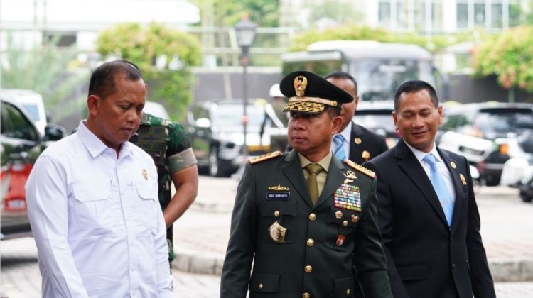 Panglima TNI Hadiri Acara Pelantikan KPU, DEN, Otorita IKN dan Kompolnas di Istana Negara