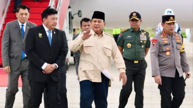 Panglima TNI Sambut Kedatangan Presiden RI Setelah Kunjungan Kerja di Mesir dan Ikuti Rapat Terbatas Dengan Presiden