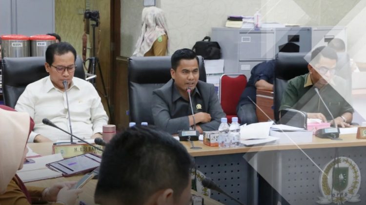 Komisi III dan Bapenda Riau Diskusikan Potensi Peningkatan PAD di Rapat Bersama