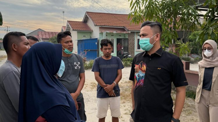 Aksi Nyata Elang 3 Hambalang di Kampar: Pebriyan Winaldi Terobos Asap Salurkan Masker dan Sembako