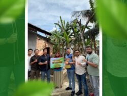 Jumat Berkah, Green Palma Beri Bantuan Pembangunan Toilet Rumah Warga Kurang Mampu di Kampar