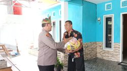 Polsek Kampar Bantu Korban Angin Puting Beliung Lewat Bansos Jumat Barokah Bersama PT. Green Palma   