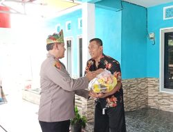 Polsek Kampar Bantu Korban Angin Puting Beliung Lewat Bansos Jumat Barokah Bersama PT. Green Palma   