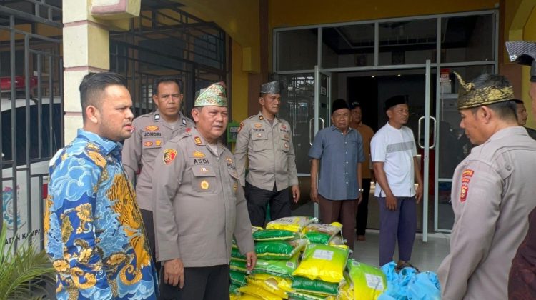 Jumat Barokah: Polsek Kampar dan DPP Elang 3 Hambalang Salurkan Bansos untuk 70 Warga Lansia dan Kurang Mampu