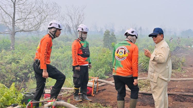 Presiden Prabowo Tinjau Langsung Lokasi Karhutla di Kubu Raya, Kalimantan Barat