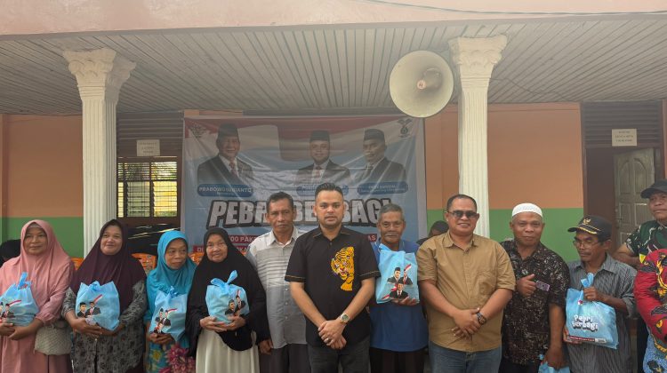 Direktur Utama PT Green Palma Riau Jaya Pebriyan Winaldi, Bagikan 100 Paket Sembako dan 100 Karung Beras ” Bentuk Peduli Masyarakat Kampar