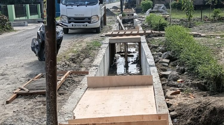 Dinas SDABMBK Deli Serdang Kembali Lakukan Perbaikan Peningkatan Drainase Di Hamparan Perak